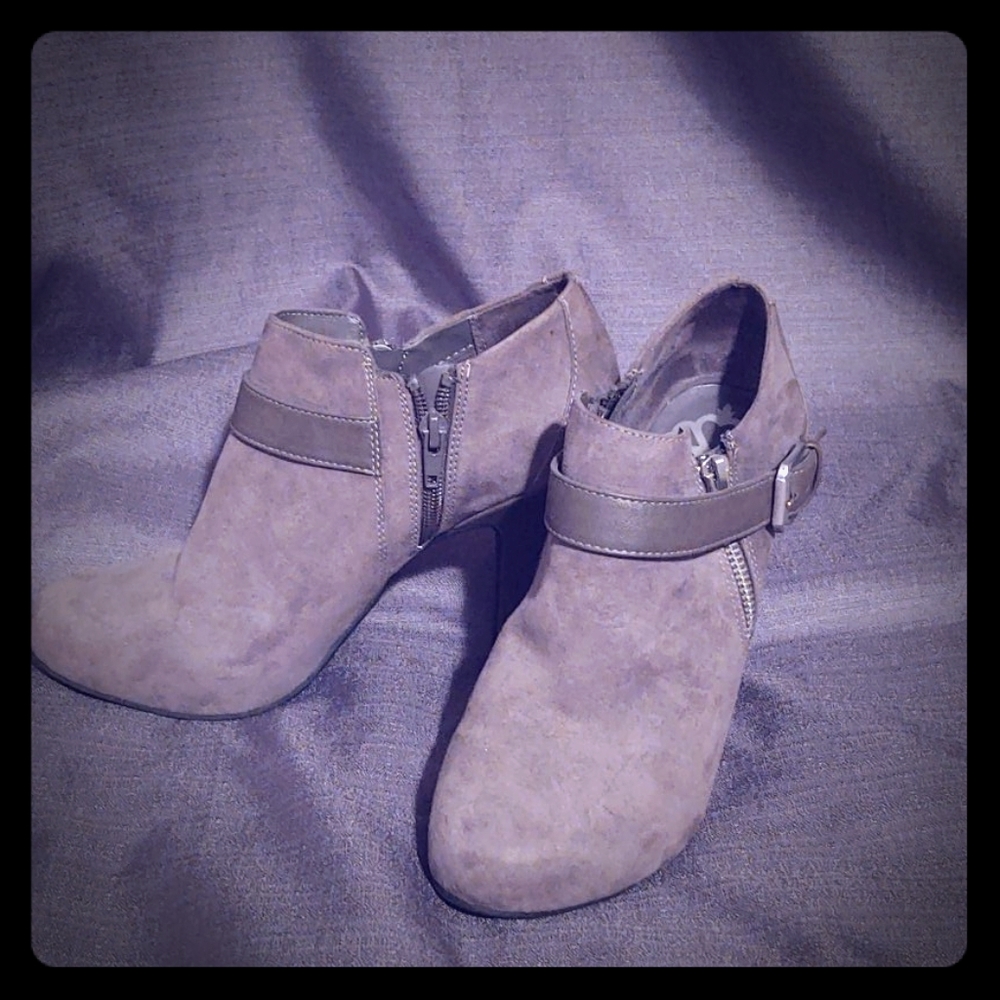 Heeled booties